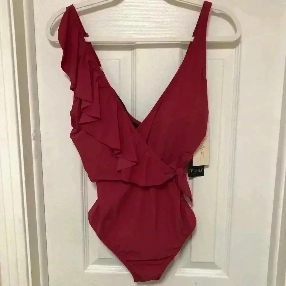 ♥️Gottex Swimwear NWT
Tutti Frutti Ruffle One-Piece Swimsuit size 12 ♥️